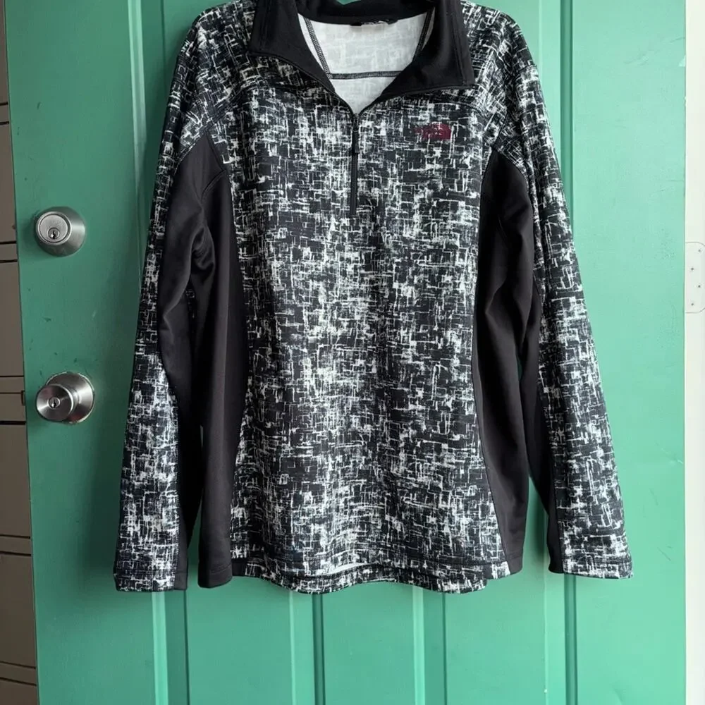 The North Face men’s XL Patterned Pullover excellent condition